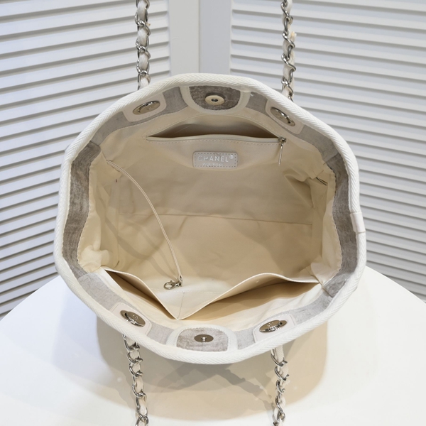 シャネルバッグ着用イメージ